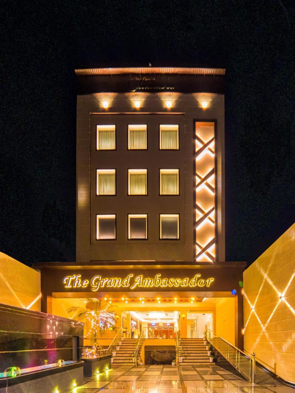 The Grand Ambassador Hotel Phagwāra Exterior photo